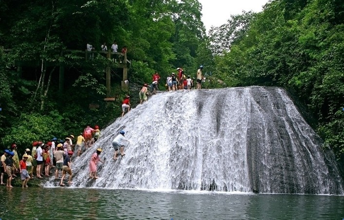 桂林景点景区-古东瀑布