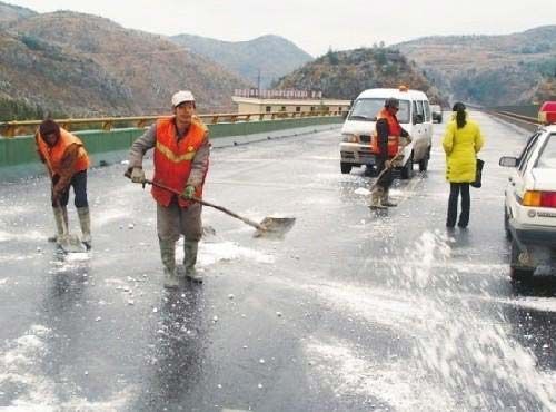 桂林北部分道路结冰